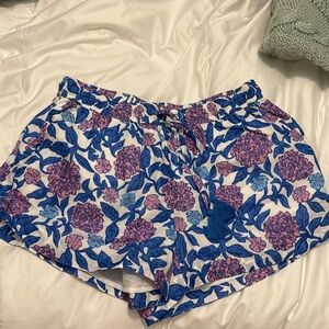 Vineyard vines hydrangea pattern tie waist shorts